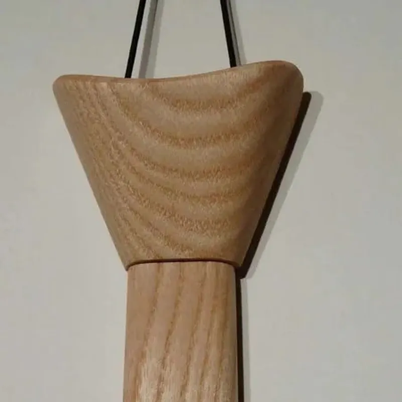 cravate en bois de frene detail du noeud