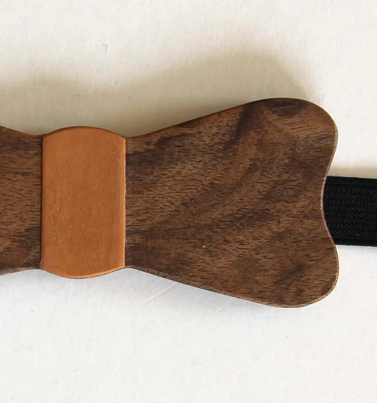 Détail du veinage naturel d'un nœud papillon en noyer