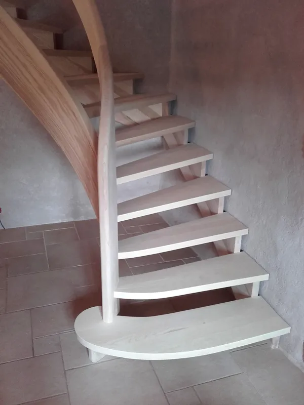 Escalier en frêne avec limon en lamellé collé – Image 4