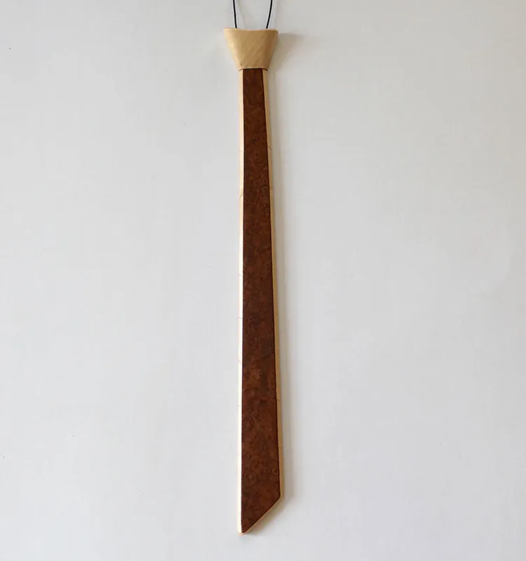 Cravate en bois en loupe de Tuya pour mariage